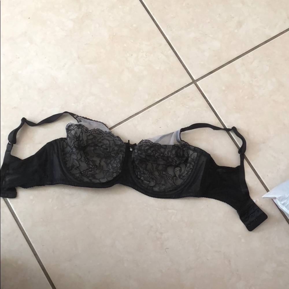 Beautiful bra! Almost new. 34DDD